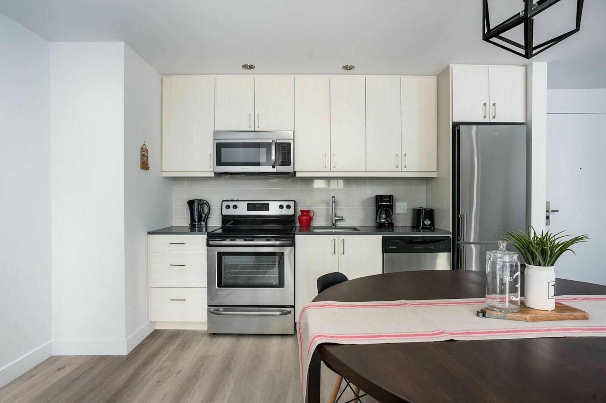 Vibrant 2Br In Old Montreal By Sonder Apartment Ngoại thất bức ảnh